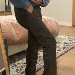 lululemon athletica Dark Green convertible Cargo Pants w/zip pockets